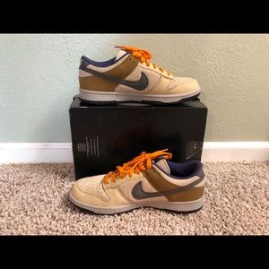 Nike dunks. Like new
